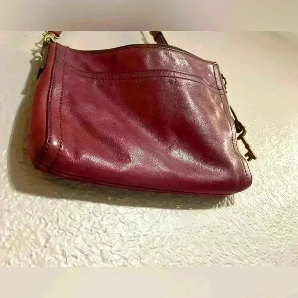 Fossil Emma EW Red Wine Crossbody Bag Pockets Glazed Leather Gold Hardware - Picture 8 of 10